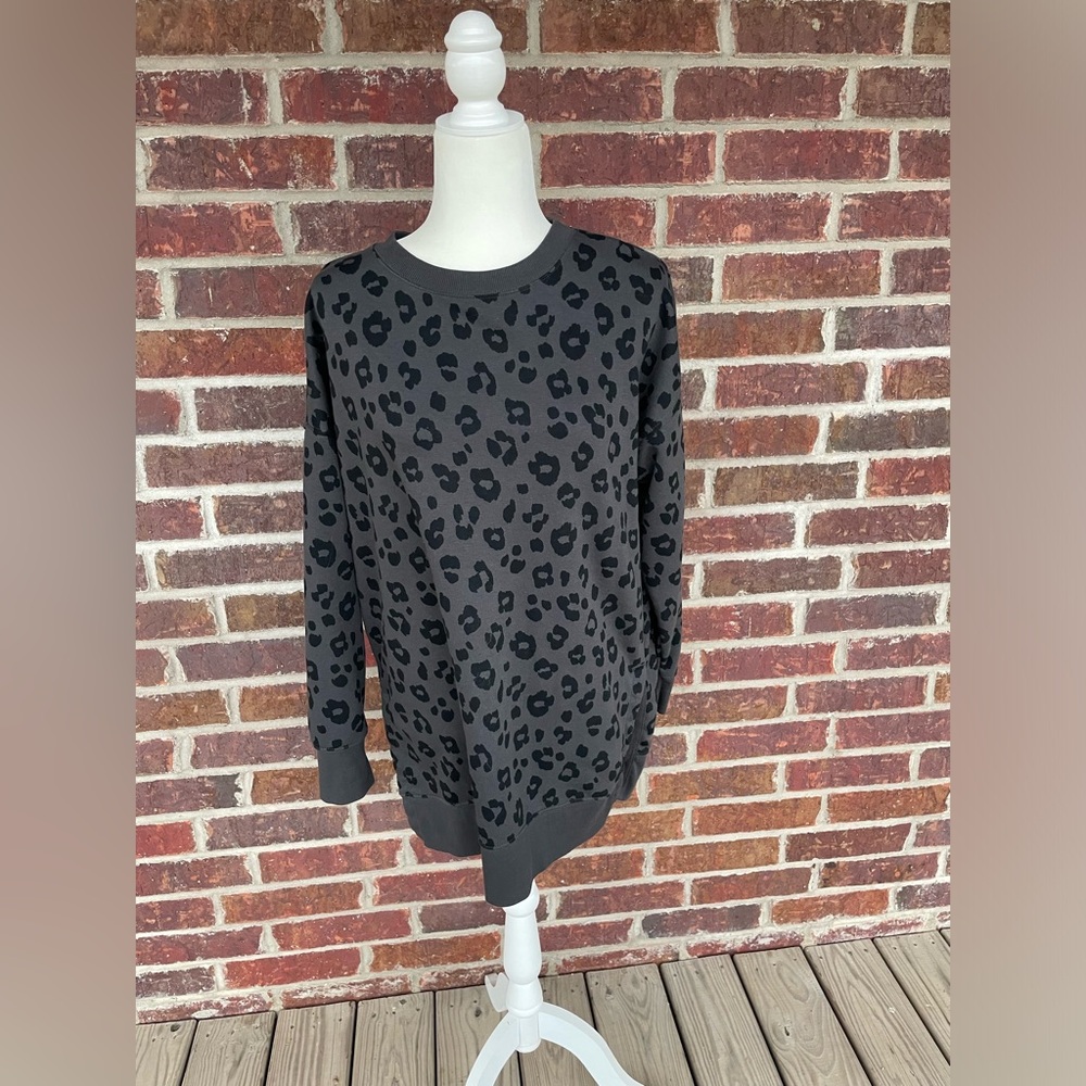 Women’s Dark Gray And Black Leopard Print Tunic Longer Sweatshirt Size Medium
